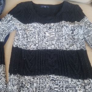 Gap Black and White Sweater Medium